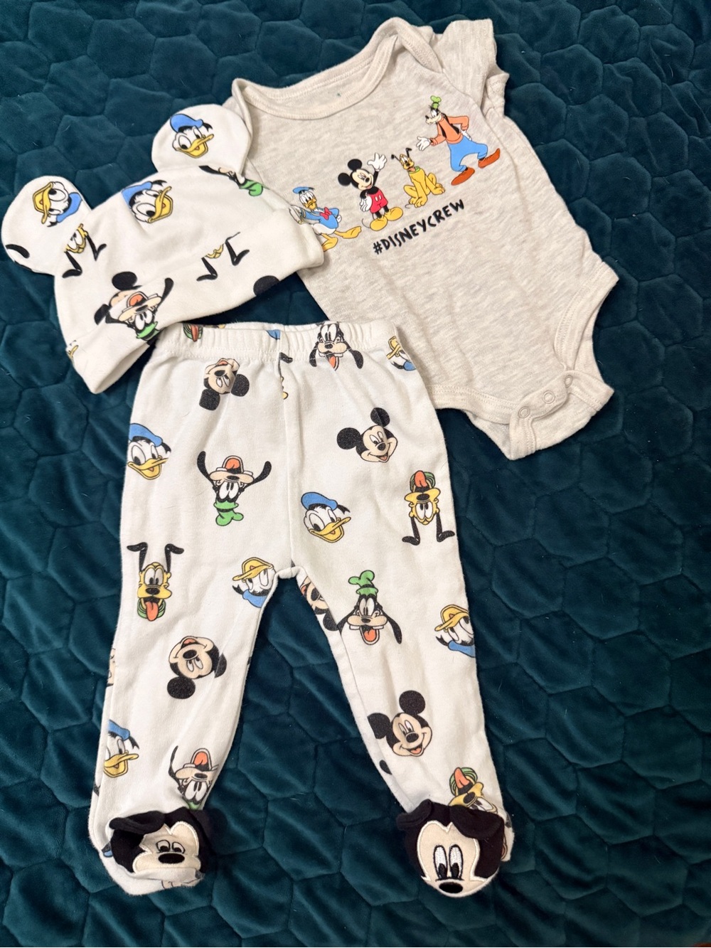 3 piece Disney Set 0/3 Month Baby Beanie Onesie Pants Mickey Mouse Disneyland